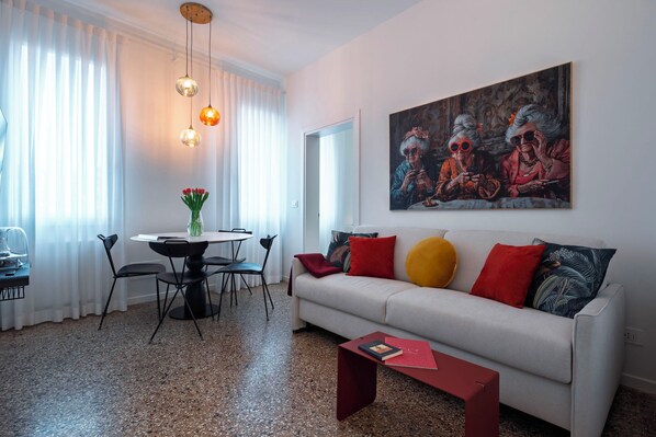 Superior Apartment, City View | Living area