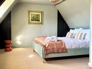 3 slaapkamers, een strijkplank/strijkijzer, reisbedje, wifi