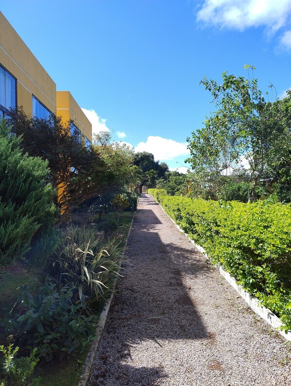 Property grounds - Furnished flat in Serra Negra, in a gated community and close to Bodega de Veio (Loteamento Sao Jose Bezerros)