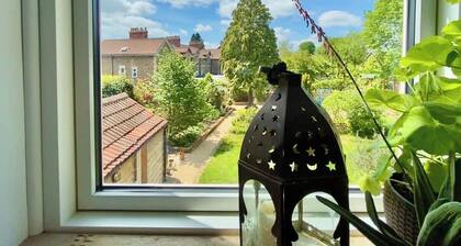 Spacious Family Home - Central Frome