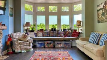 TV, fireplace, books, offices