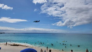 Beach - Cozy 1-BR Upstairs apartment in awesome Maho Beach, AC, gym access, pool,market (Maho Beach)