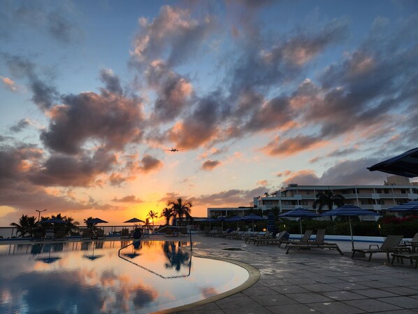 Pool - Cozy 1-BR Upstairs apartment in awesome Maho Beach, AC, gym access, pool,market (Maho Beach)