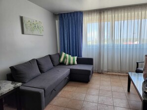 Living area - Cozy 1-BR Upstairs apartment in awesome Maho Beach, AC, gym access, pool,market (Maho Beach)