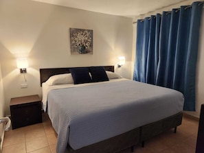 1 chambre, fer et planche à repasser, draps fournis