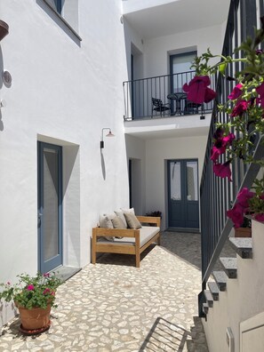 Terrace/patio - Zenia A - large terrace, sea and mountain view, free private garage (Orosei)