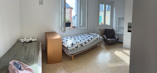 3 bedrooms, bed sheets