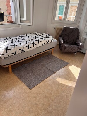 3 bedrooms, bed sheets