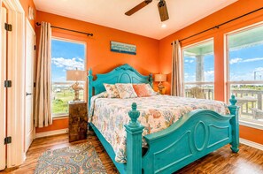 3 bedrooms, free WiFi, bed sheets - Near Ferry + Beach | RV Hookups | Water Views (Port Bolivar)