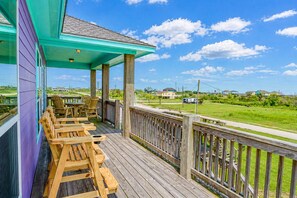 Outdoor dining - Near Ferry + Beach | RV Hookups | Water Views (Port Bolivar)