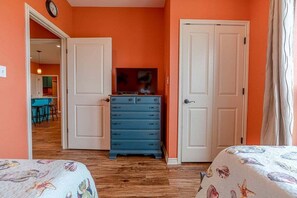 3 bedrooms, free WiFi, bed sheets - Near Ferry + Beach | RV Hookups | Water Views (Port Bolivar)
