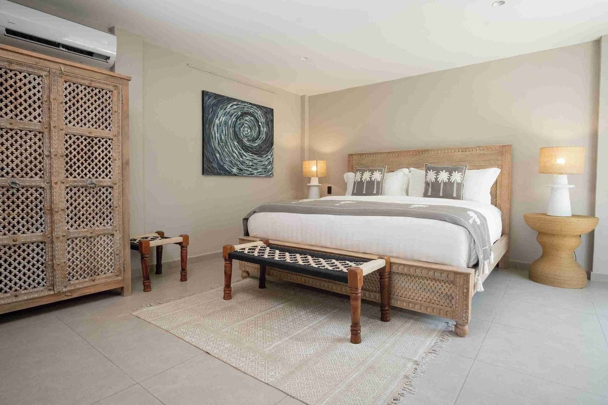 1 bedroom, premium bedding, minibar, in-room safe