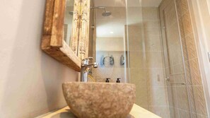 Literie de qualité supérieure, minibar, coffres-forts dans les chambres