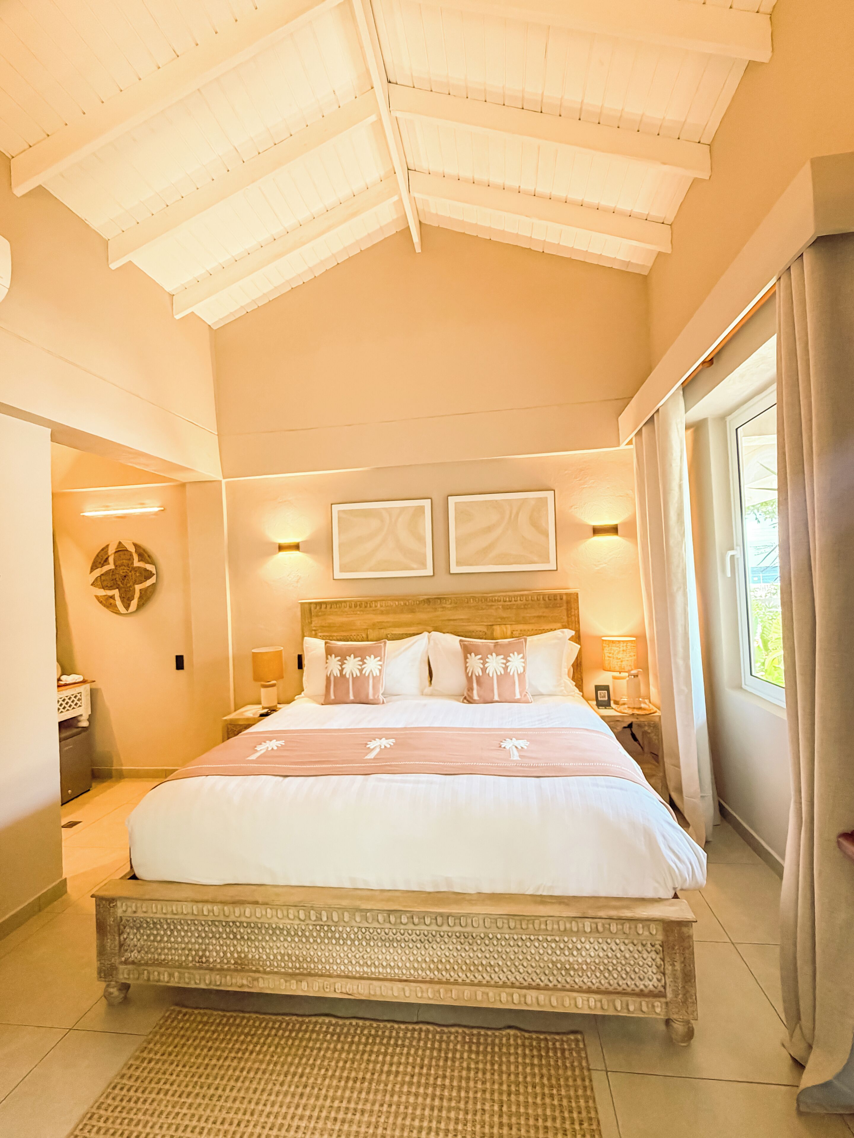 Deluxe Room, Garden View (Vista al jardin) | Premium bedding, minibar, in-room safe, desk