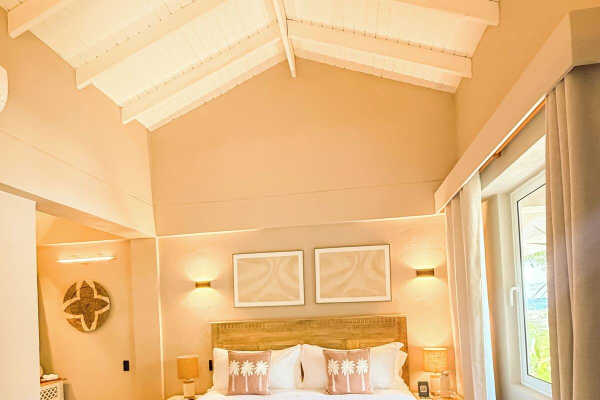 Deluxe Room, Garden View (Vista al jardin) | Premium bedding, minibar, in-room safe, desk