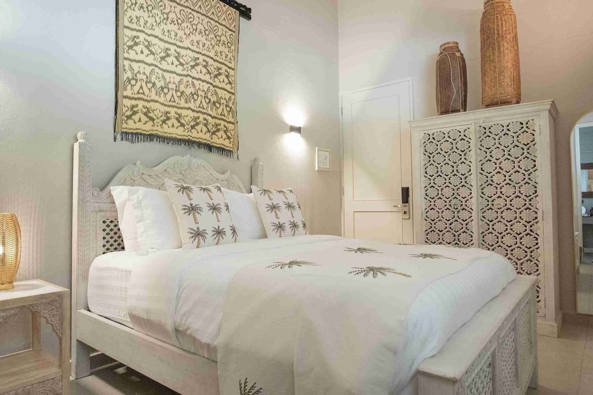 1 bedroom, premium bedding, minibar, in-room safe