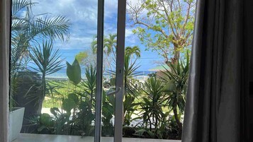 Suite (Doble Vista al Mar) | Premium bedding, minibar, in-room safe, desk