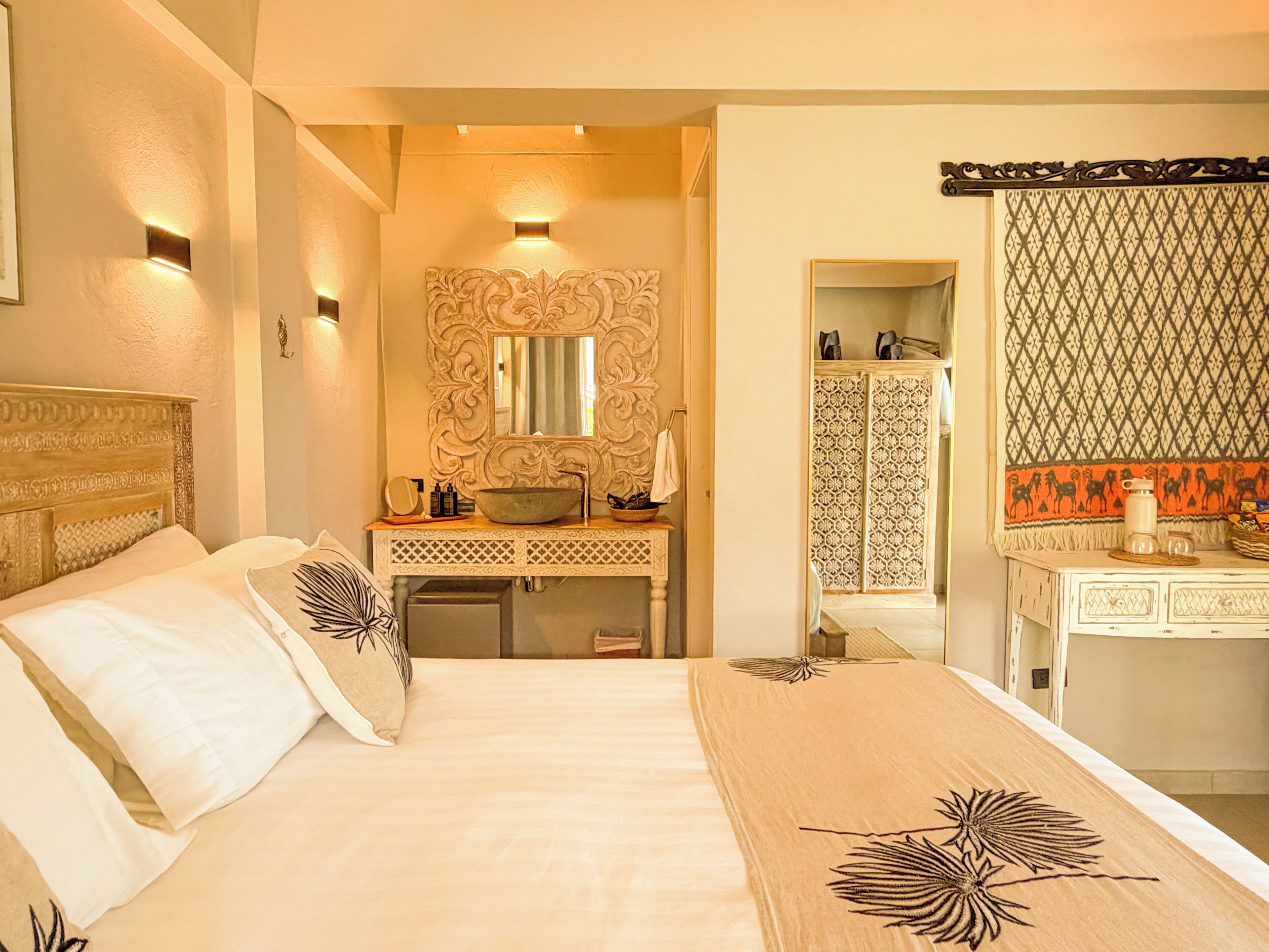 Ropa de cama de alta calidad y minibar 