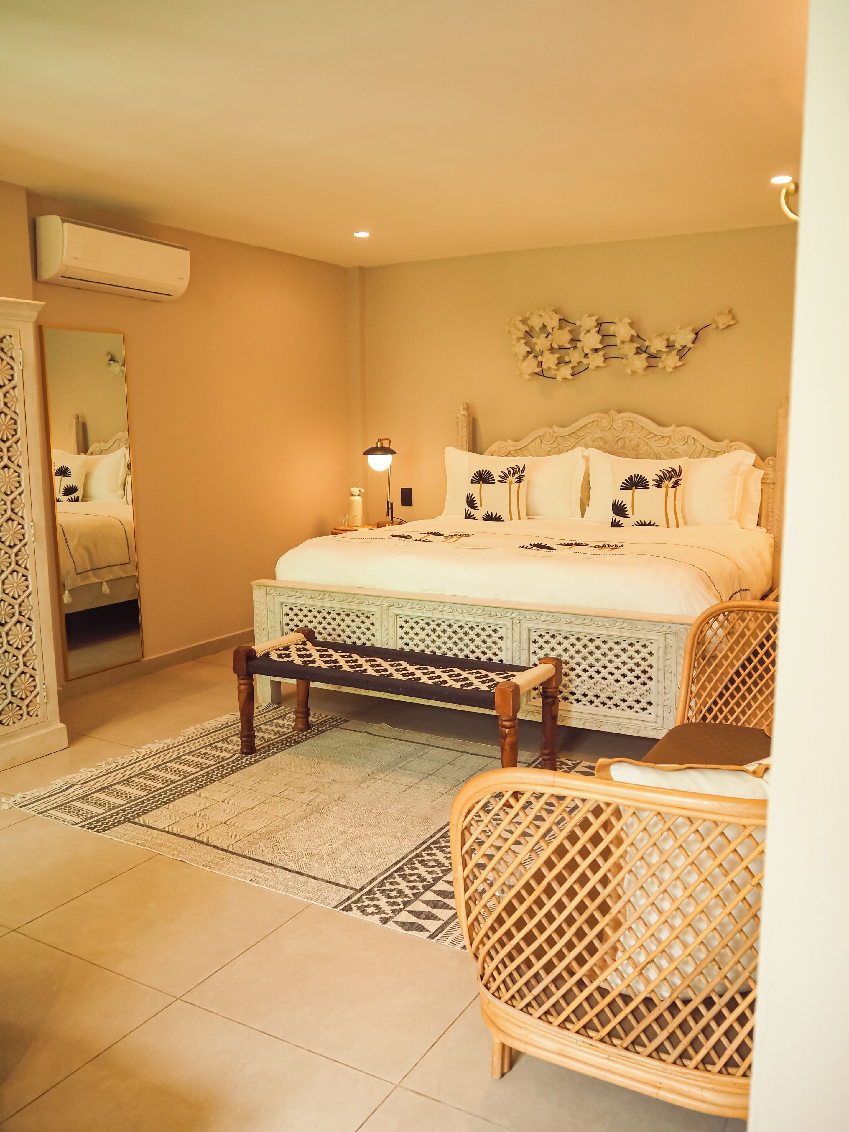 Superior Room, 1 King Bed (Vista al jardin) | Premium bedding, minibar, in-room safe, desk