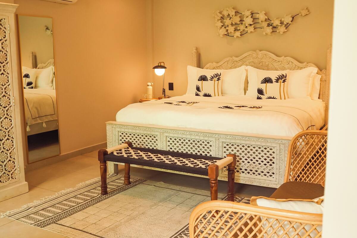 Superior Room, 1 King Bed (Vista al jardin) | Premium bedding, minibar, in-room safe, desk