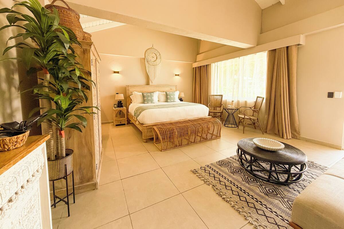 Superior Room, Garden View (Triple - Vista al Mar) | Premium bedding, minibar, in-room safe, desk