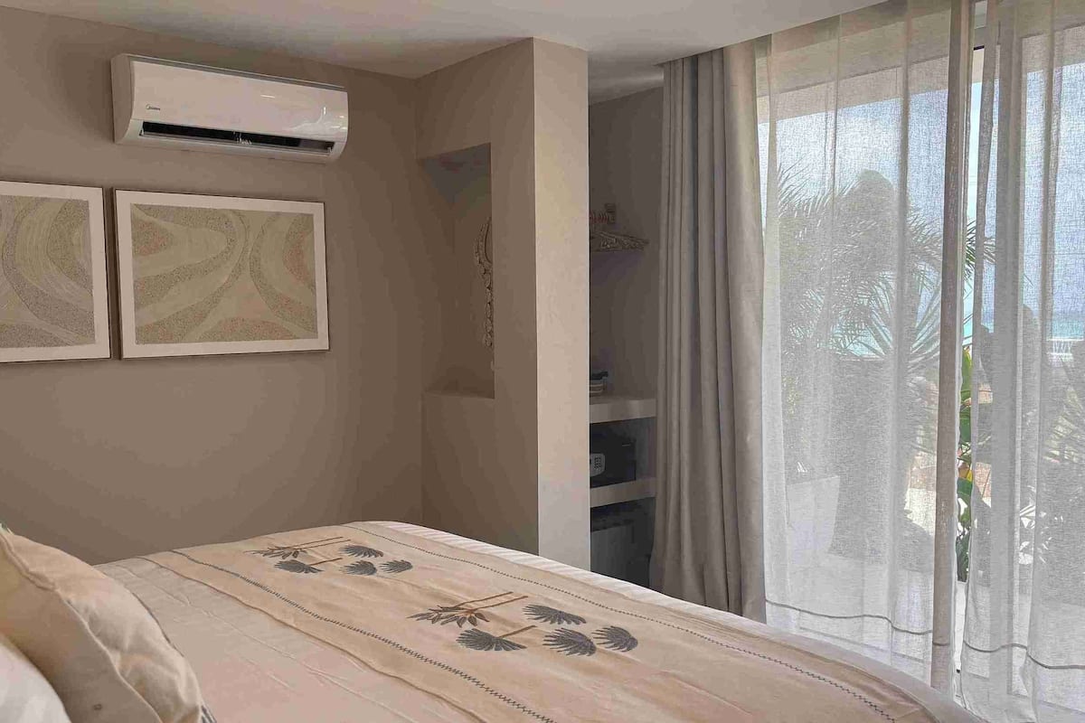 1 bedroom, premium bedding, minibar, in-room safe