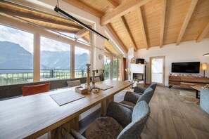 Chalet | Dining