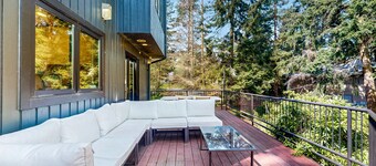 Waterview Retreat in Coupeville – Mt. Baker & Saratoga Passage Views