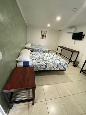 Comfort Double Room | Desk, free WiFi, bed sheets - Sicarú (Salina Cruz)