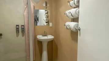 Classic Triple Room | Bathroom | Shower, towels, soap, shampoo