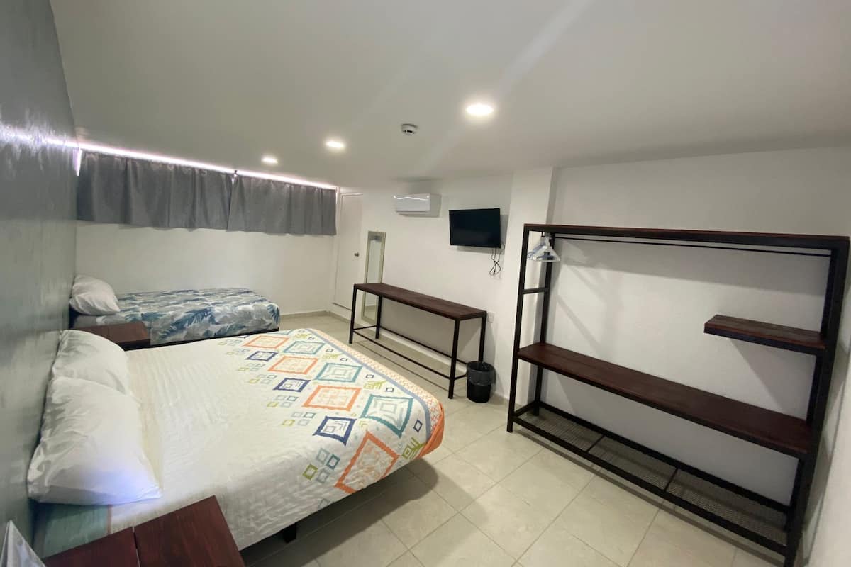Comfort Double Room | Desk, WiFi (free), bed sheets