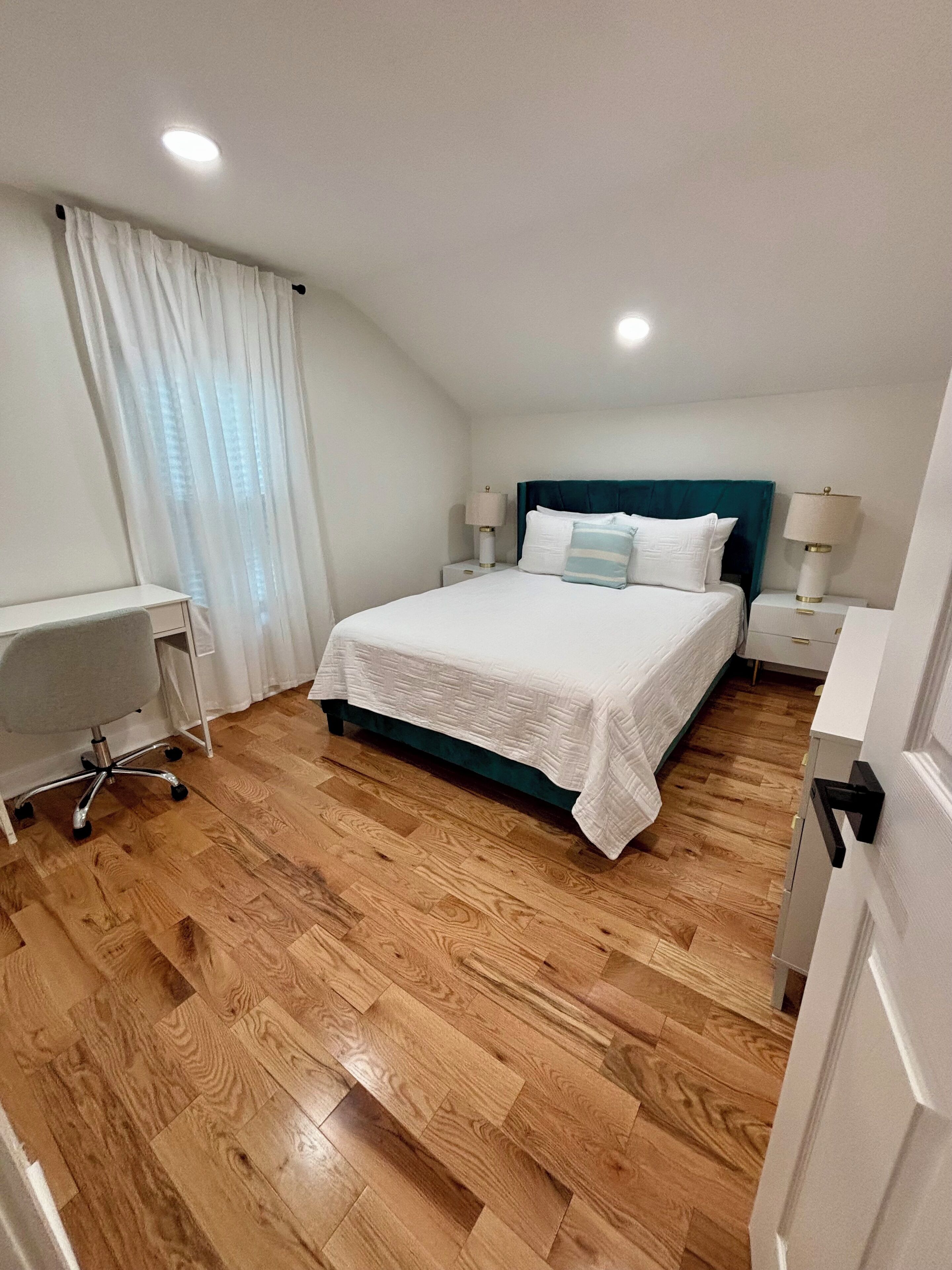 4 bedrooms, in-room safe, desk, iron/ironing board