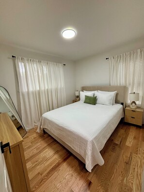 4 bedrooms, in-room safe, desk, iron/ironing board