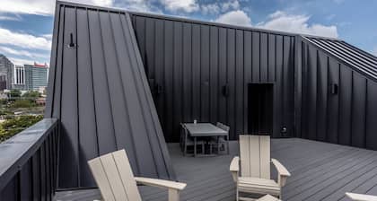 Mini Metro - Downtown Rooftop with Skyline View!