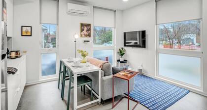 Mini Metro - Downtown Rooftop with Skyline View!