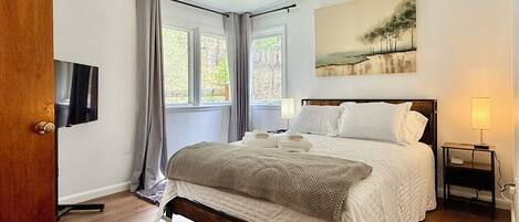 2 عدّة غرف نوم وواي فاي مجانًا وملاءات أسرّة