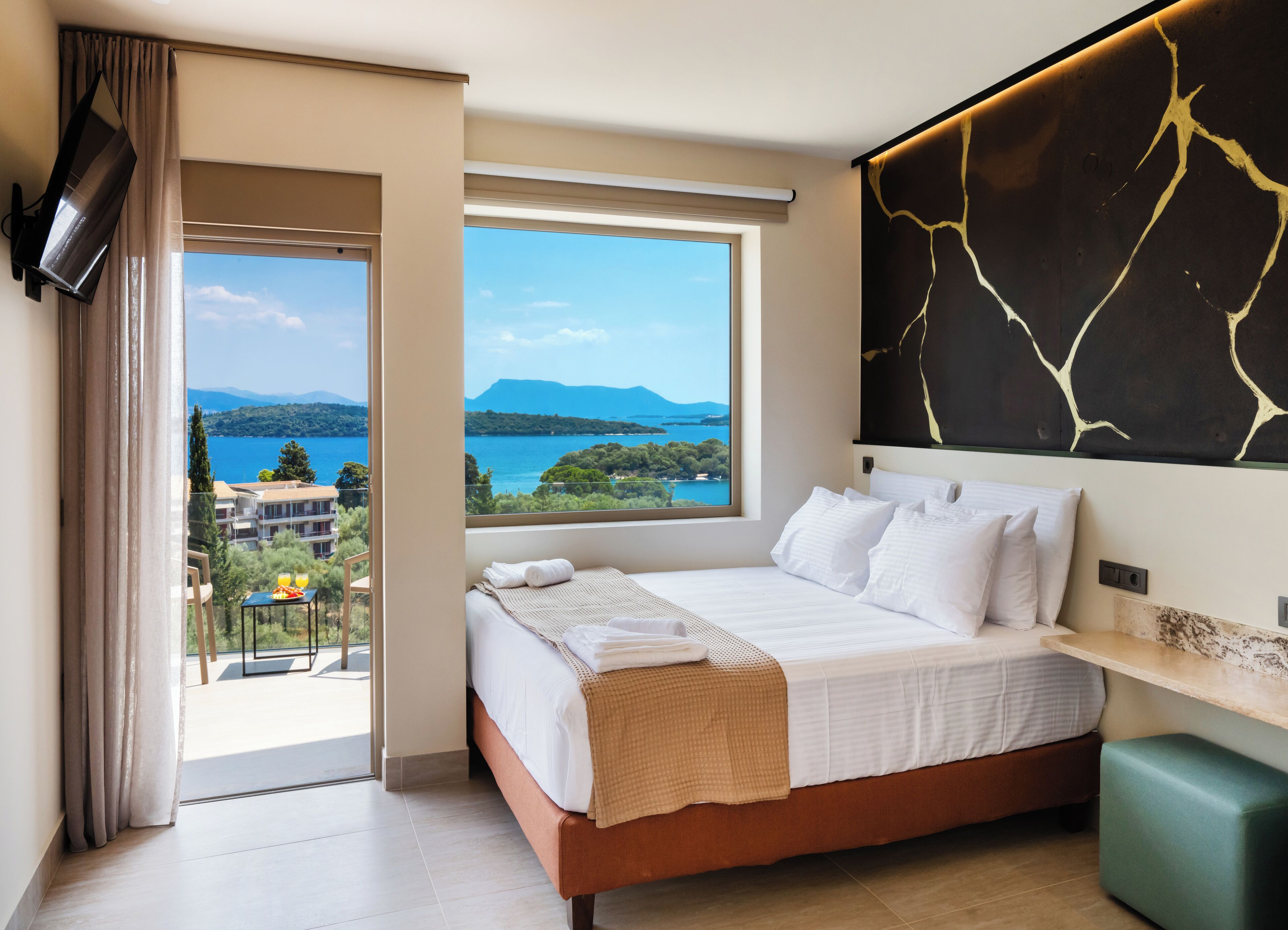 Superior Suite, 1 Queen Bed with Sofa bed, Sea View | Soundproofing, free WiFi