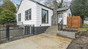 Exterior - Downtown Camas Stay – Walkable, 15 Min to PDX (Camas)