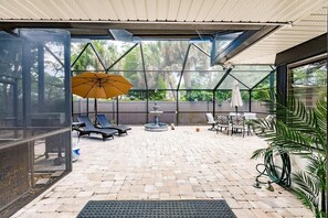 Outdoor dining - Sapphire shores by the bay. (Sarasota)
