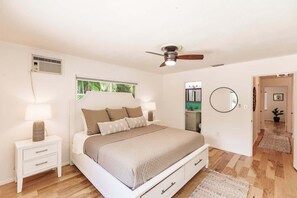 2 bedrooms, WiFi - Sapphire shores by the bay. (Sarasota)