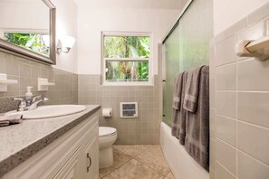 Shower - Sapphire shores by the bay. (Sarasota)