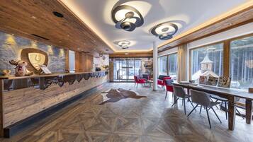 Chalet | Lobby