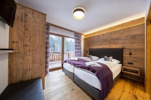 4 bedrooms, bed sheets