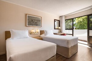 Standard Twin Room | In-room safe, desk, blackout drapes, soundproofing