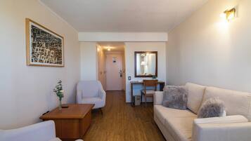 Coffres-forts dans les chambres, bureau, rideaux occultants