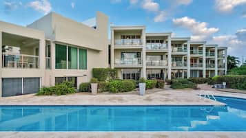 Piscine extérieure, piscine chauffée