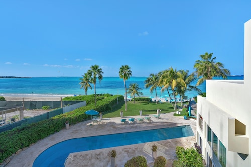 Grace Bay Beachfront Oasis - 1,100 sq foot King Suite with Endless Ocean Views