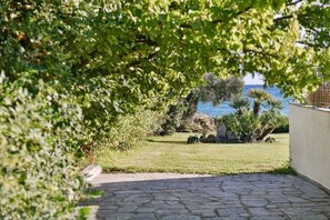 Property grounds - Beachfront Villa in Chalkidiki - Greek Traditional Style (Moles Kalives)