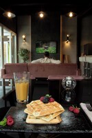 Deluxe Villa, Pool View | Private kitchen