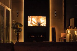 Deluxe Villa, Pool View | Living area